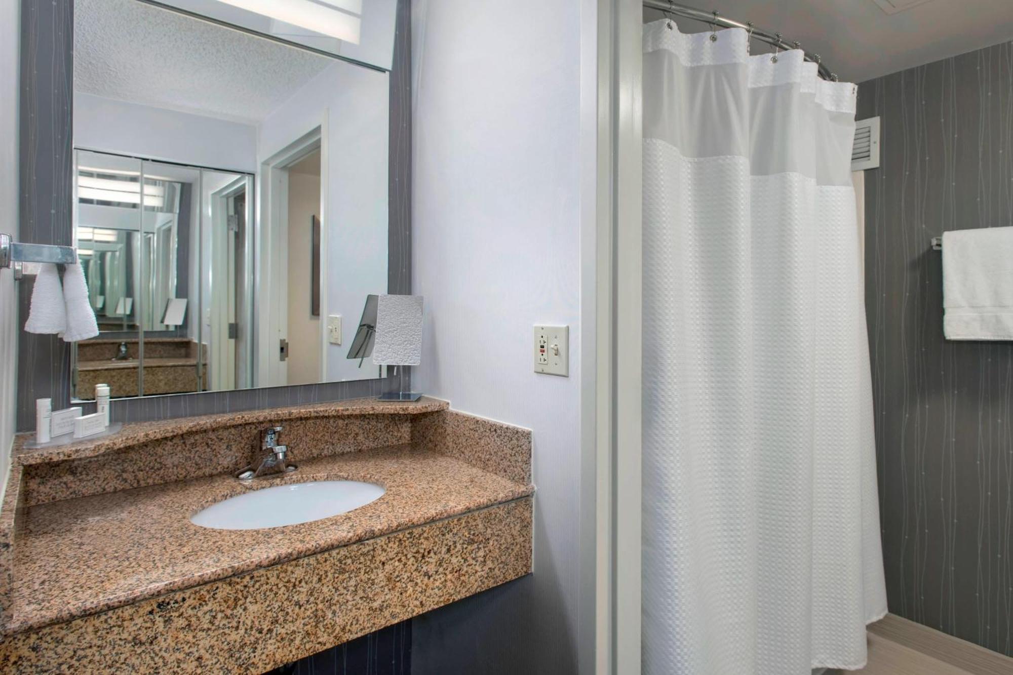 Hotel Courtyard By Marriott Newark Elizabeth